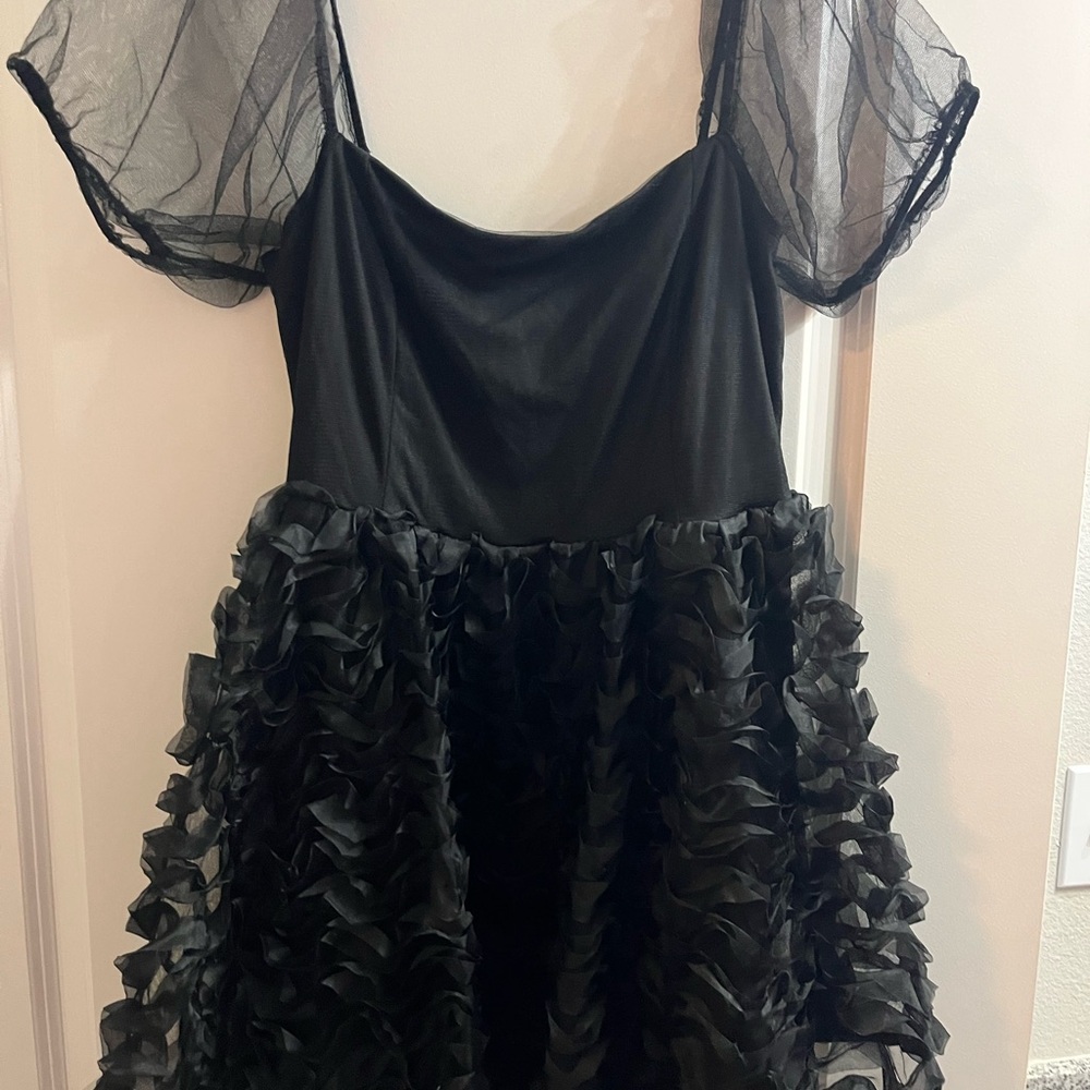 Lulu's Elegant Black Dress